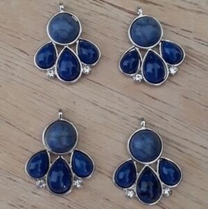 NWOT Crystal Accent Blue & Silver Charms TT102